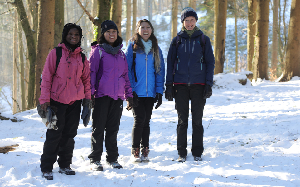 Schüler im Schnee